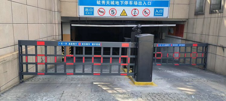 鼎天国际 ba59f118eb01f15c1209cdfa791298e3